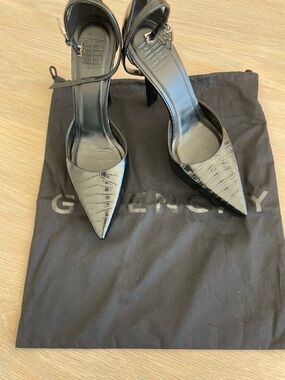 Givenchy G-lock Black Ankle
Strap Platform Heel Pump